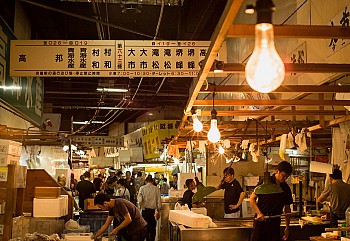 Khám phá chợ cá Tsukiji lớn nhất thế giới